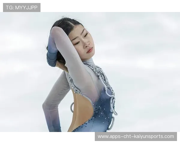 滑冰团体赛：三组同时摔倒引爆笑场