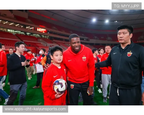 俱乐部推出线上球迷商城 增加周边产品销售，球迷市集